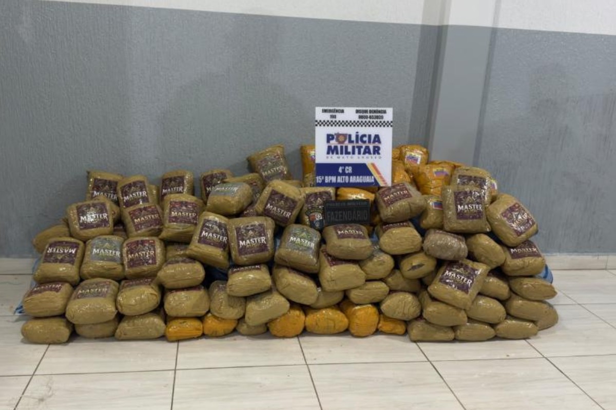 Caminhoneiro é preso com 202 kg de skunk em Alto Araguaia, MT