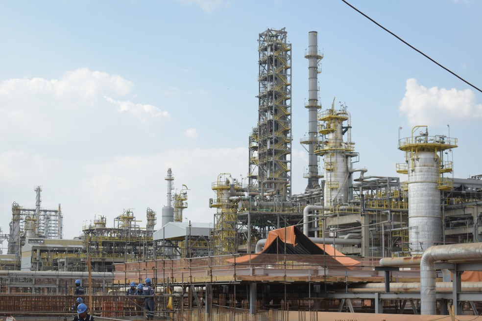 Maior do Brasil em processamento de petróleo, Replan atende a 20% do mercado nacional — Foto: Fernando Evans/g1