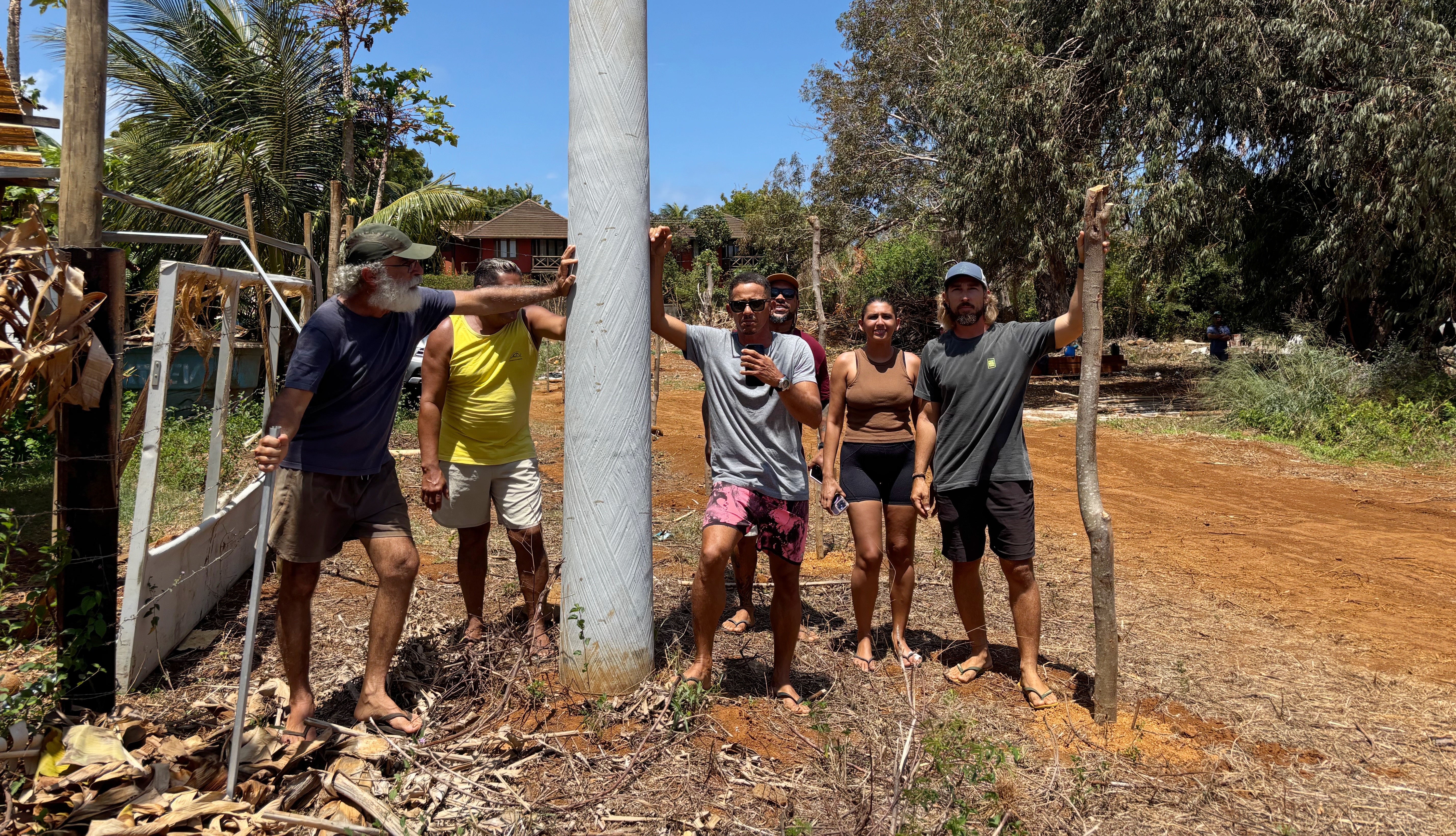 Moradores reclamam de rua bloqueada após início da obra no cemitério de Fernando de Noronha