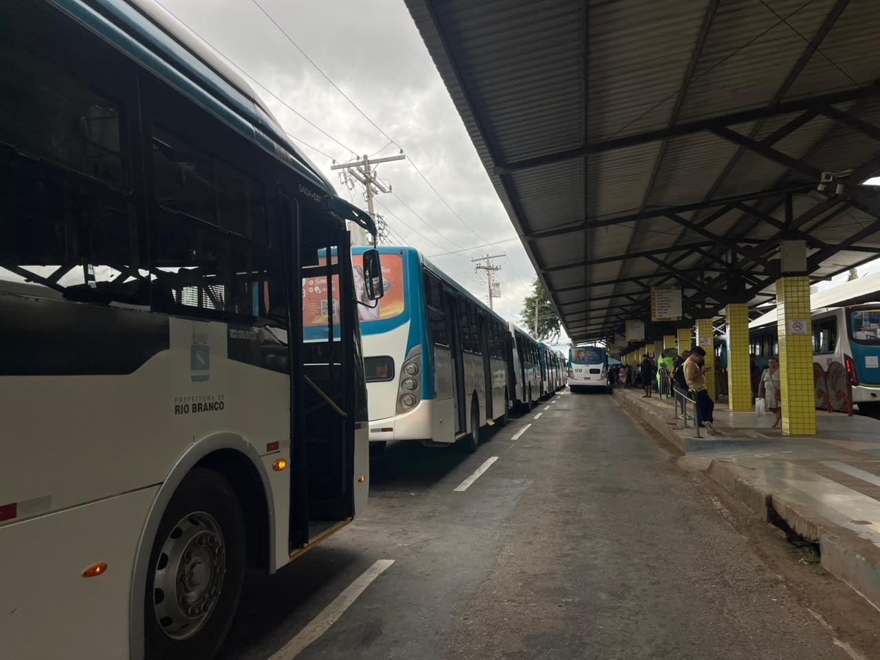 Protesto de motoristas paralisa transporte coletivo em Rio Branco