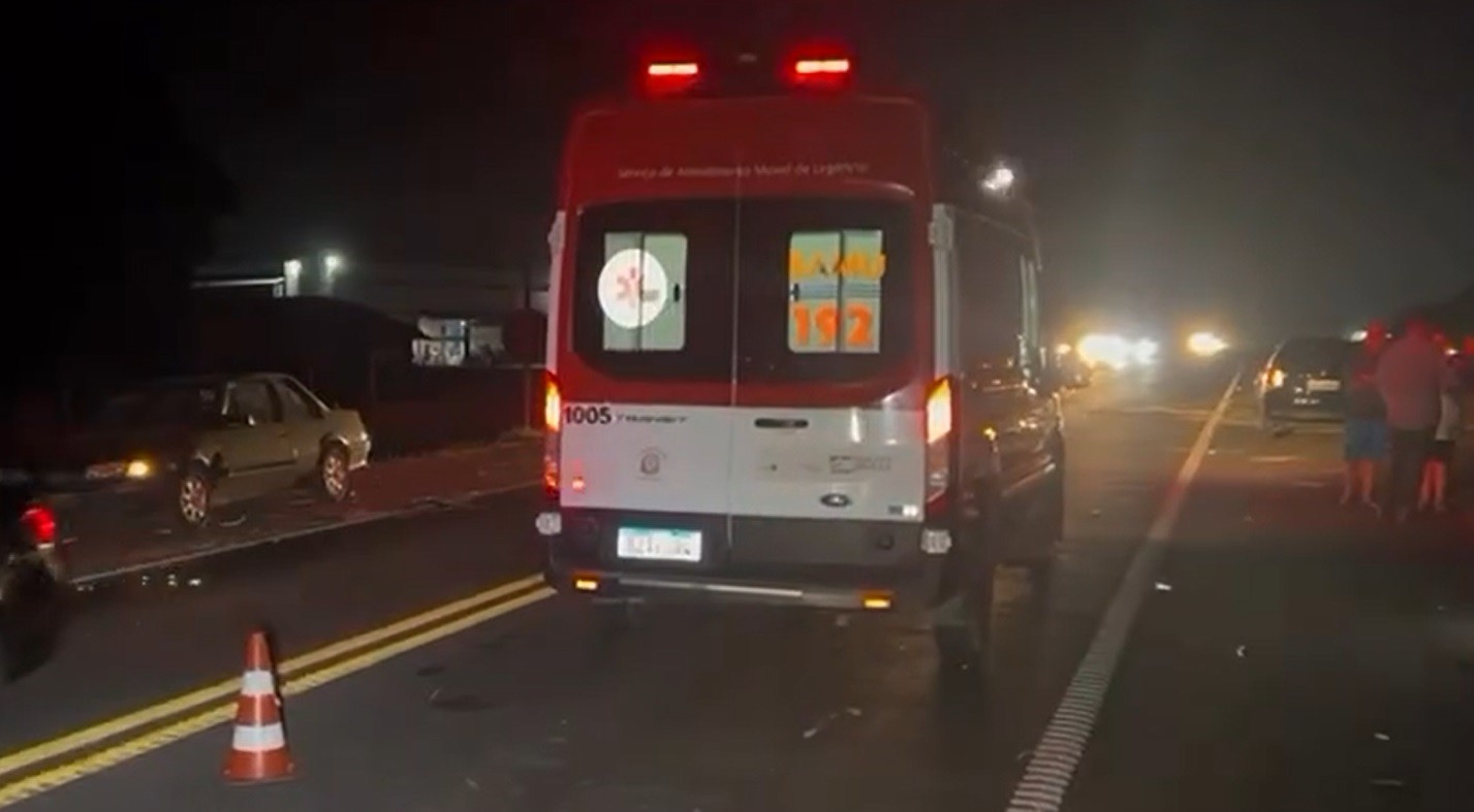 Carro atropela duas pessoas em acostamento da rodovia de Limeira e foge sem prestar socorro 