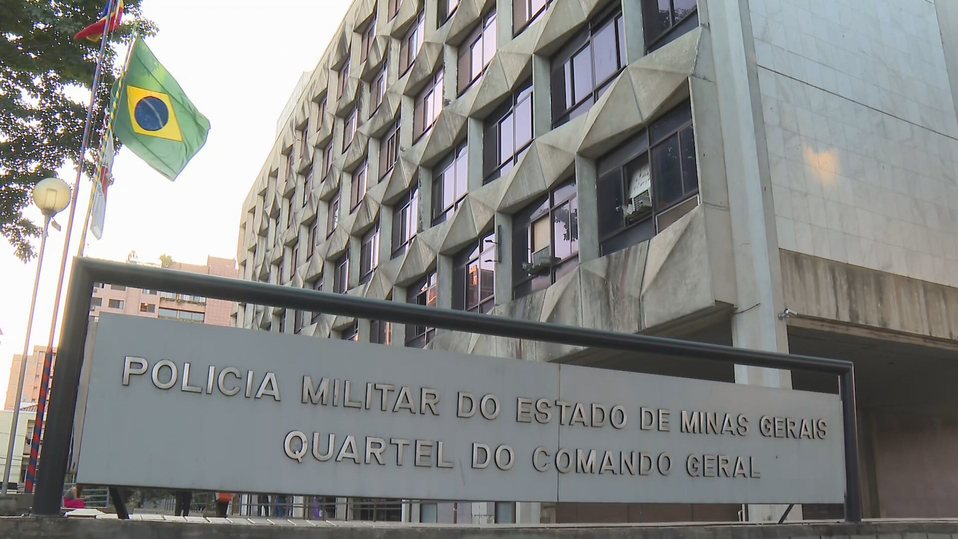 Corregedoria prende 3 policiais por posse ilegal de armas e munição; um deles guardava granadas da PM