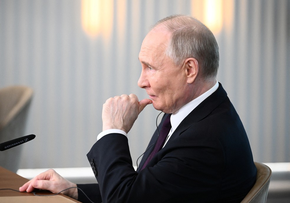 Vladimir Putin durante entrevista em 5 de junho de 2024 — Foto: Vladimir Astapkovich/Sputnik/Via Reuters