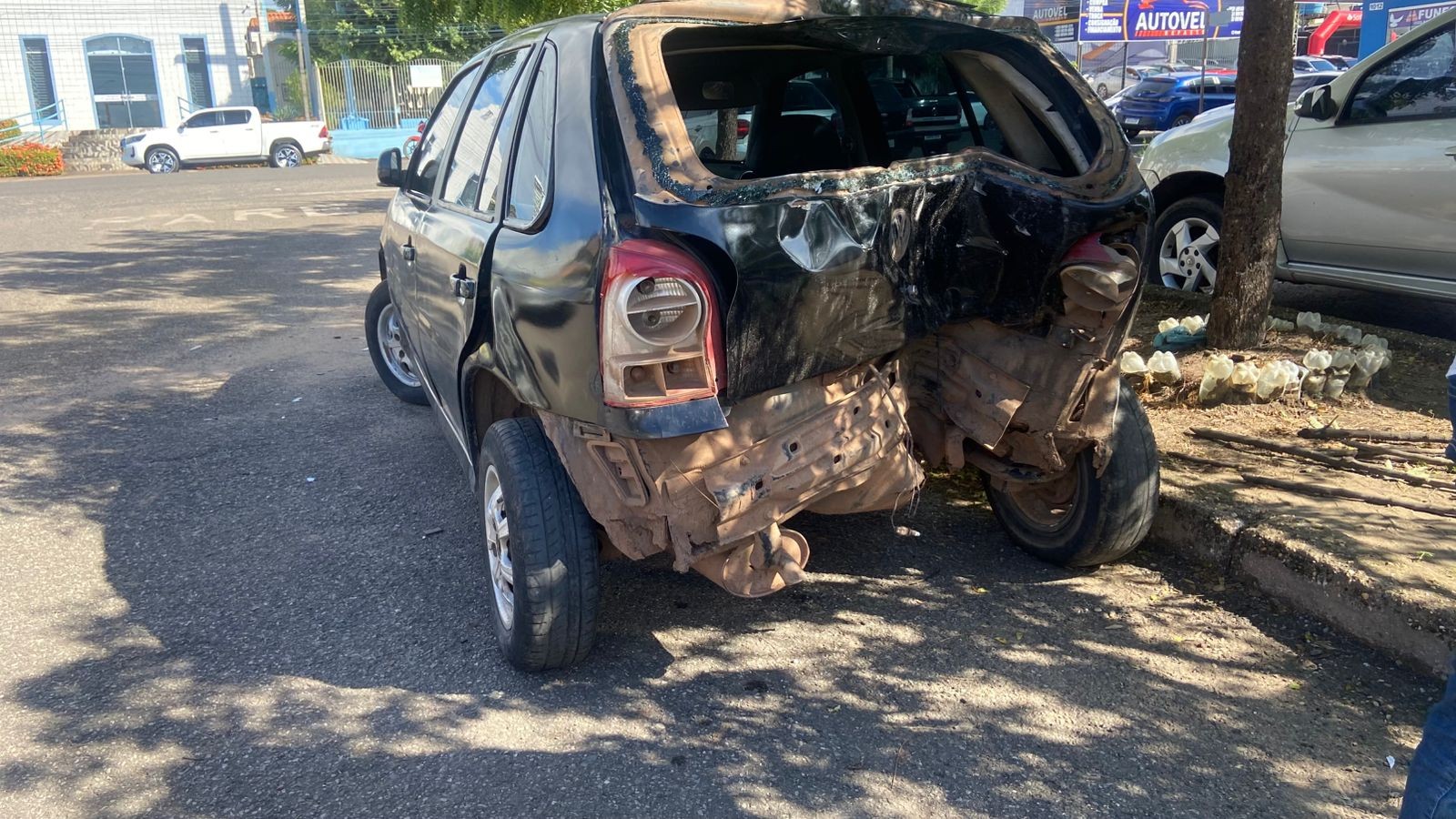 Carro suspeito de estar envolvido em acidente que matou Leonardo Dolzanes é encontrado e levado à Delegacia de Santarém