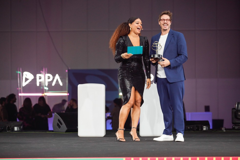 Fábio Porchat e Juliana Alves apresentaram o prêmio Profissionais do Ano de 2024 — Foto: Eduardo Lopes