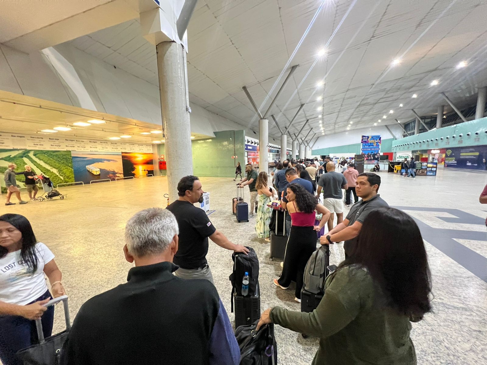 Pouso de emergência de avião no aeroporto de Manaus causou mudanças em 14 voos