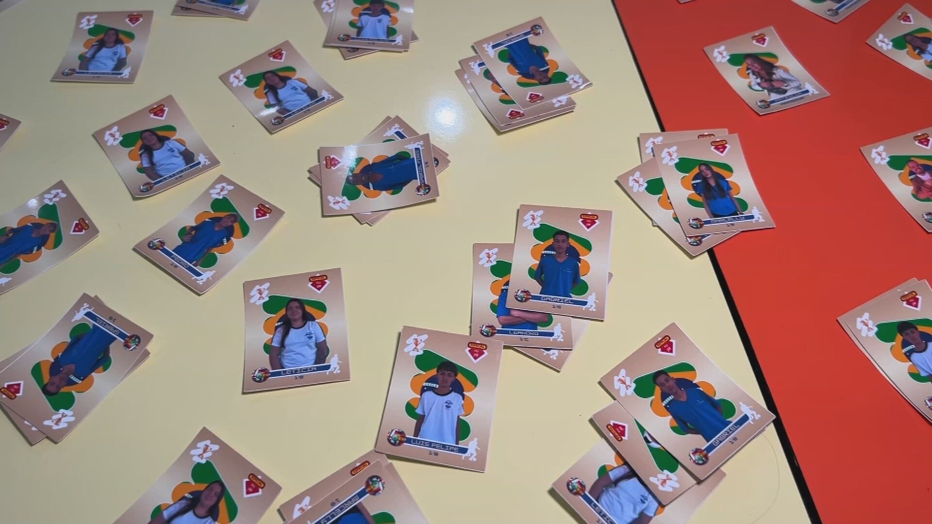 Quem será a figurinha rara? Escola de Boituva cria álbum com alunos e professores para estimular presença em sala de aula