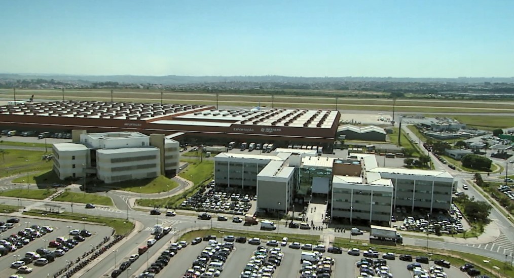 Tarifaço de Trump: empresa antecipa envio de carga que iria aos EUA de navio e manda de avião para evitar taxação de 50% 