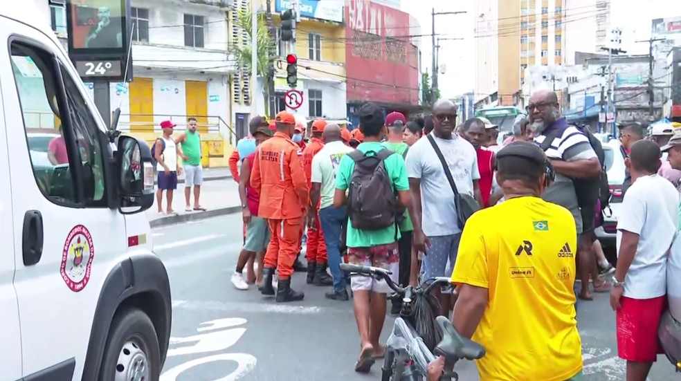 Vigilante é morto após ter motocicleta roubada em Salvador — Foto: Reprodução/TV Bahia