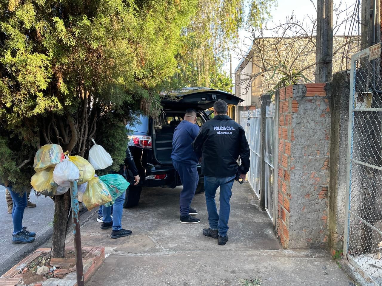 Polícia cumpre mandados durante operação que investiga sequestro de casal no interior de SP