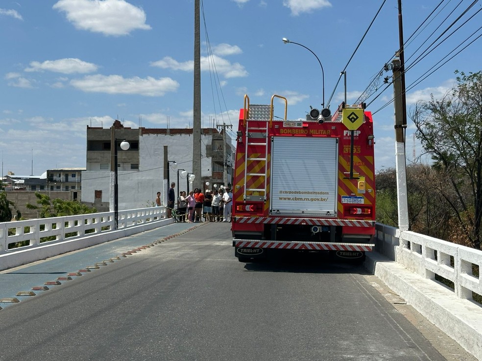 Acidente aconteceu em ponte de Caicó, na região Seridó potiguar — Foto: Cardoso Silva/Inter TV Costa Branca