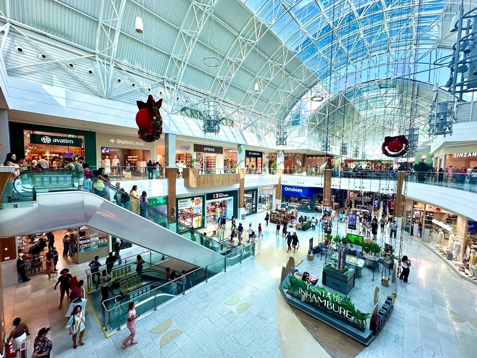 Lojas de shopping em Salvador e região metropolitana estão com descontos de até 80%; confira