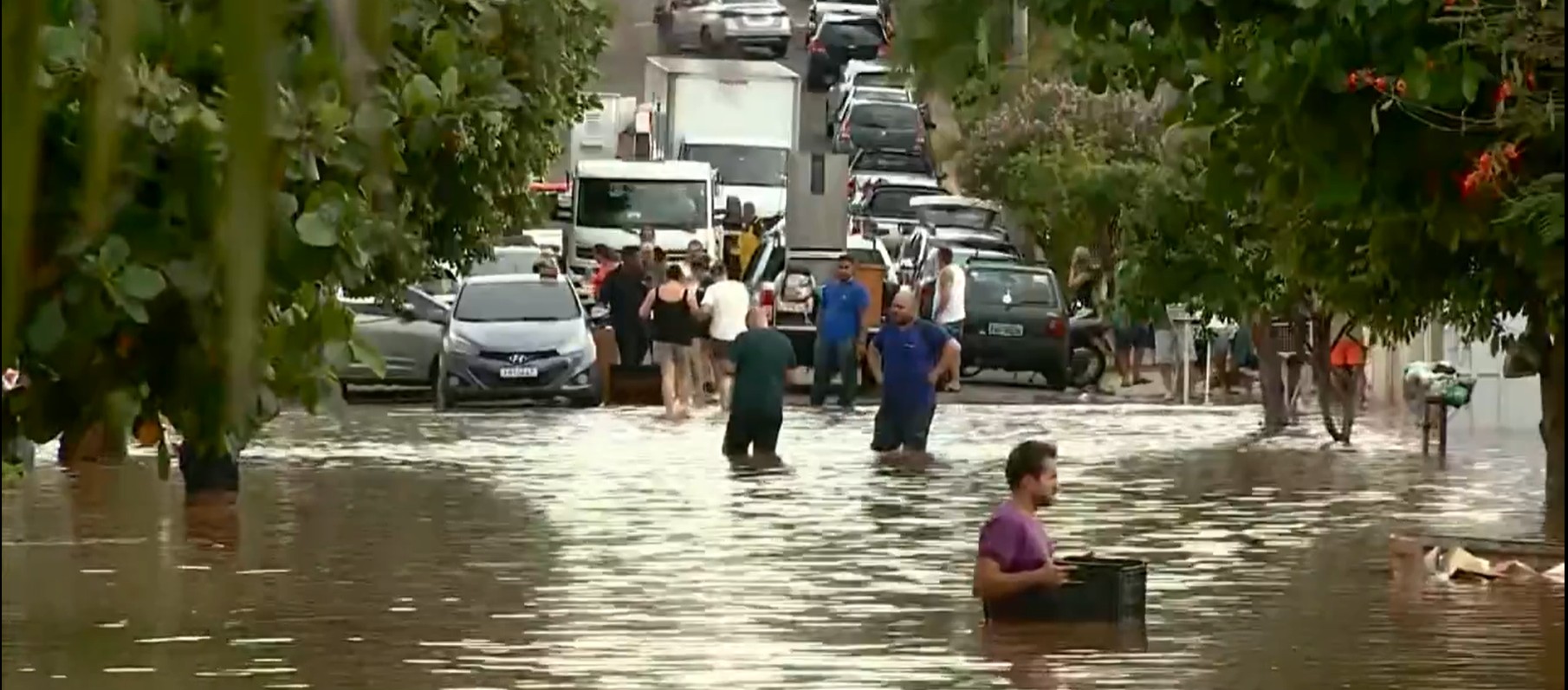 Santa Bárbara d’Oeste registra bairros alagados e moradores deixam casas 