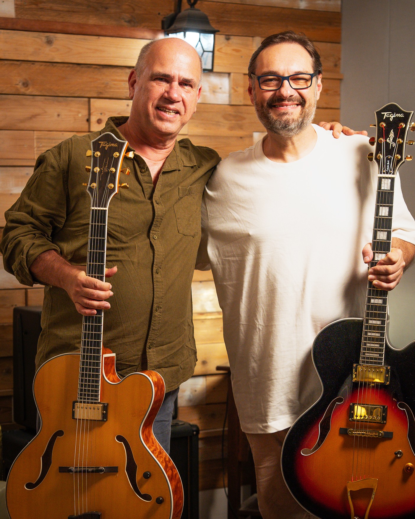 Guitarristas Nelson Faria e Sandro Haick tocam Dominguinhos, João Bosco e Tom Jobim no álbum 'Talking standards'