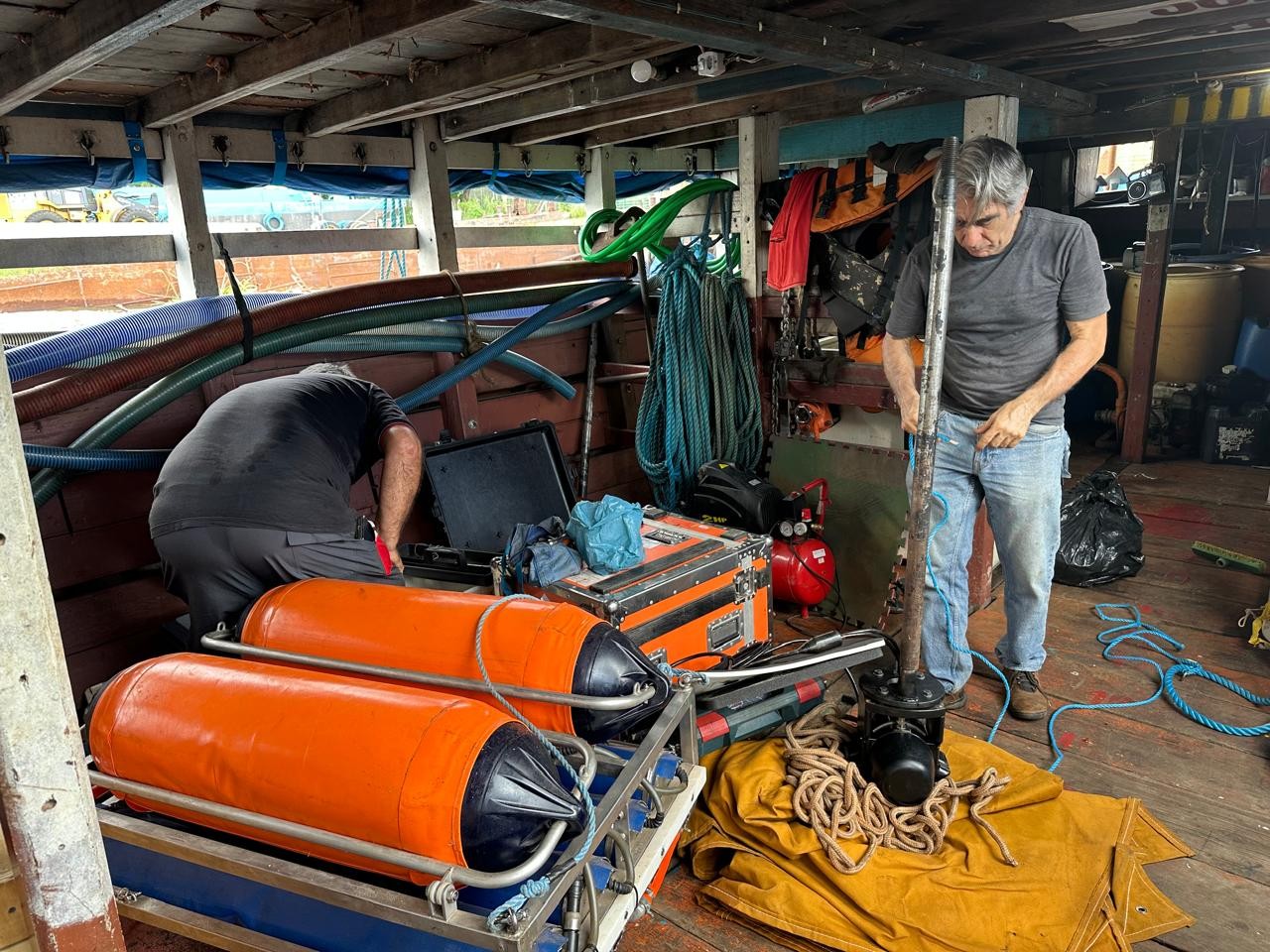 Estudantes de Geofísica da Ufopa localizam embarcações naufragadas no Rio Tapajós
