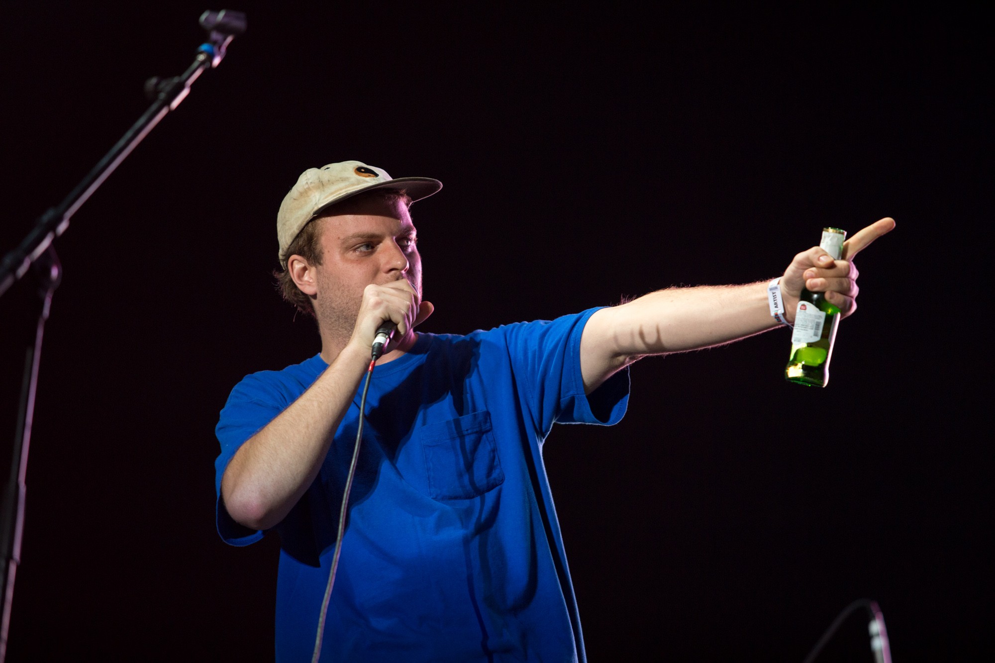 De volta ao Brasil, Mac DeMarco está sóbrio, tranquilão e ri de fama de ‘sujo’: ‘Eu só cheiro a cigarro’