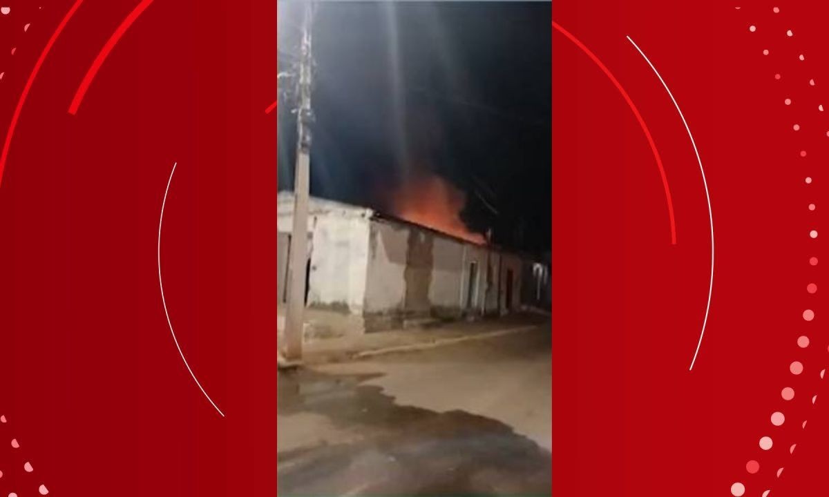 Mulher é agredida pelo irmão após discussão e tem casa incendiada na Bahia; suspeito foi preso