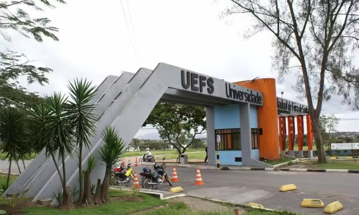 TCE aponta desaparecimento de equipamentos e aplica multa a gestores da Universidade Estadual de Feira de Santana