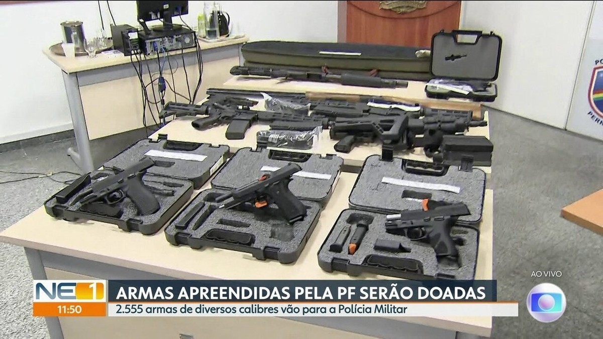 Arsenal com fuzis, pistolas e explosivos é apreendido dentro de casa na  Zona Leste de São Paulo, São Paulo