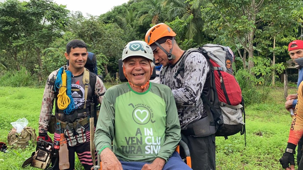 Seu Evandro na trilha da serra — Foto: Arquivo Pessoal