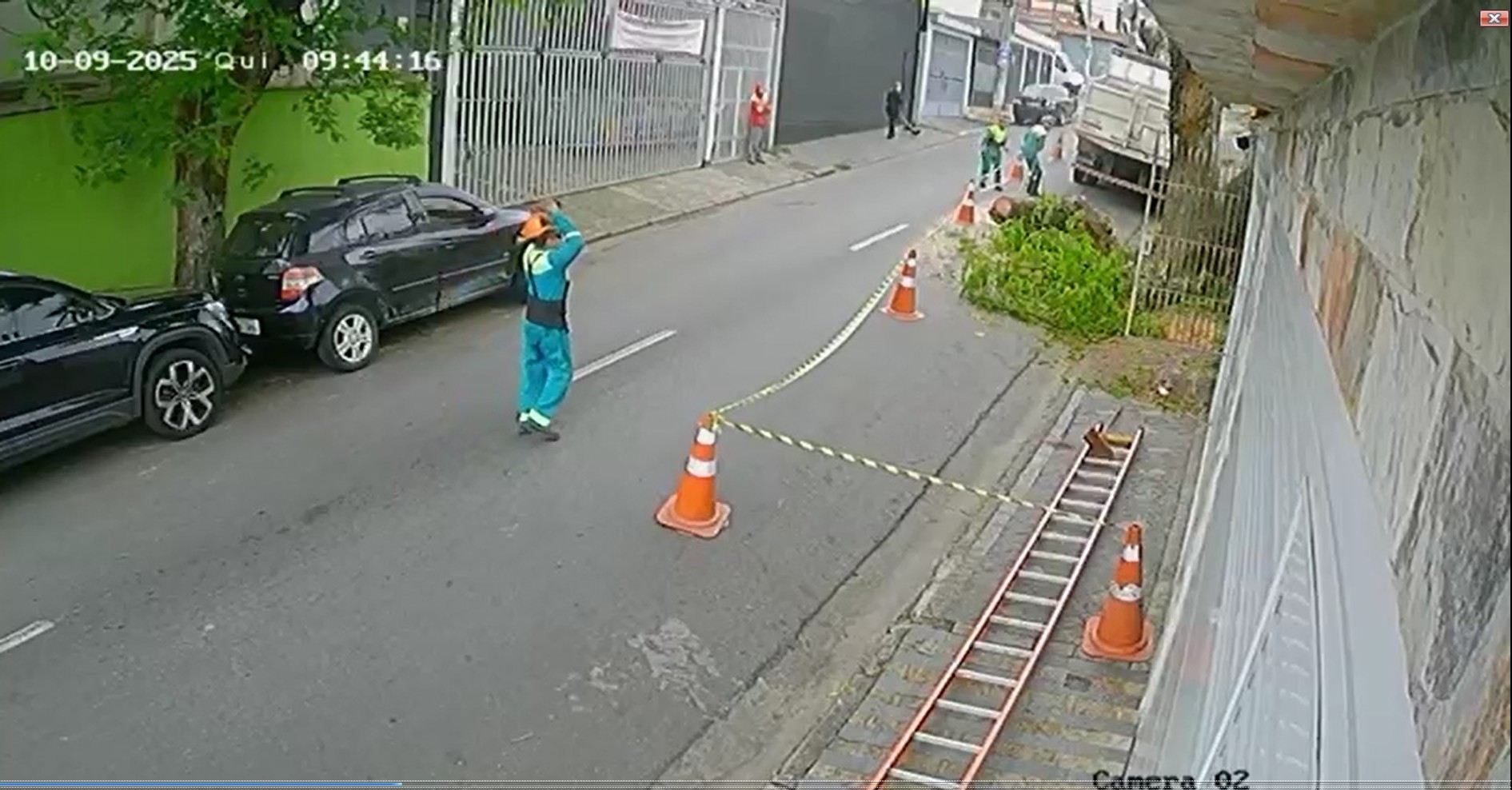 Funcionário morre prensado por tronco de árvore durante poda em São Bernardo do Campo, no Grande ABC