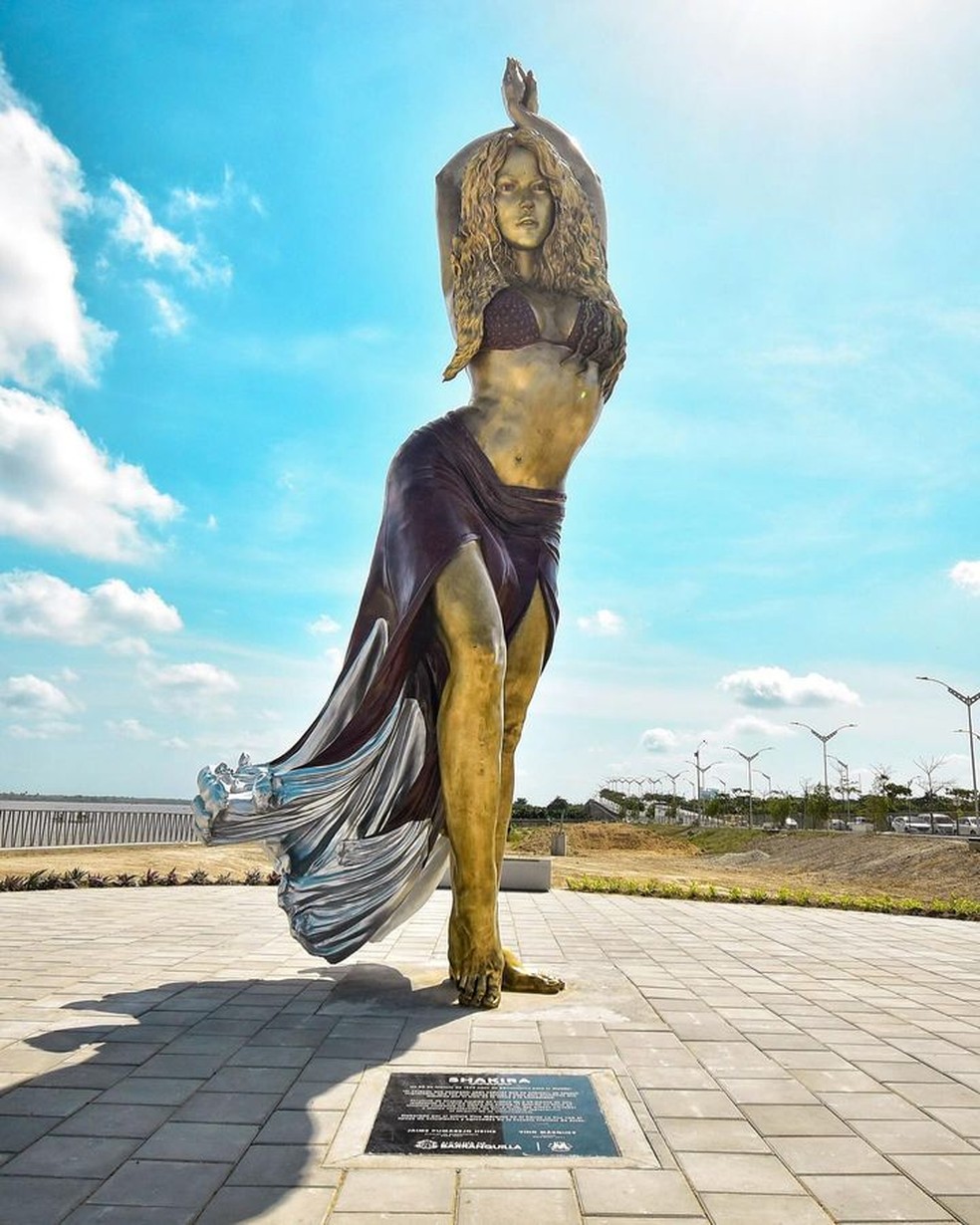 Shakira é homenageada com estátua de 6,5 metros na Colômbia — Foto: Reprodução/Instagram