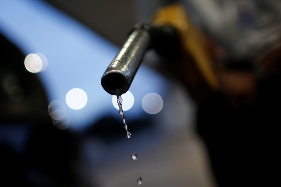 Bomba de combustível em um posto em Brasília 7 de março de 2022. — Foto: Reuters