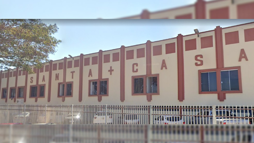 1 de 2
V&iacute;tima foi encaminhada para o Pronto Socorro da Santa Casa de Tup&atilde; (SP) &mdash; Foto: Google Street View/Reprodu&ccedil;&atilde;o