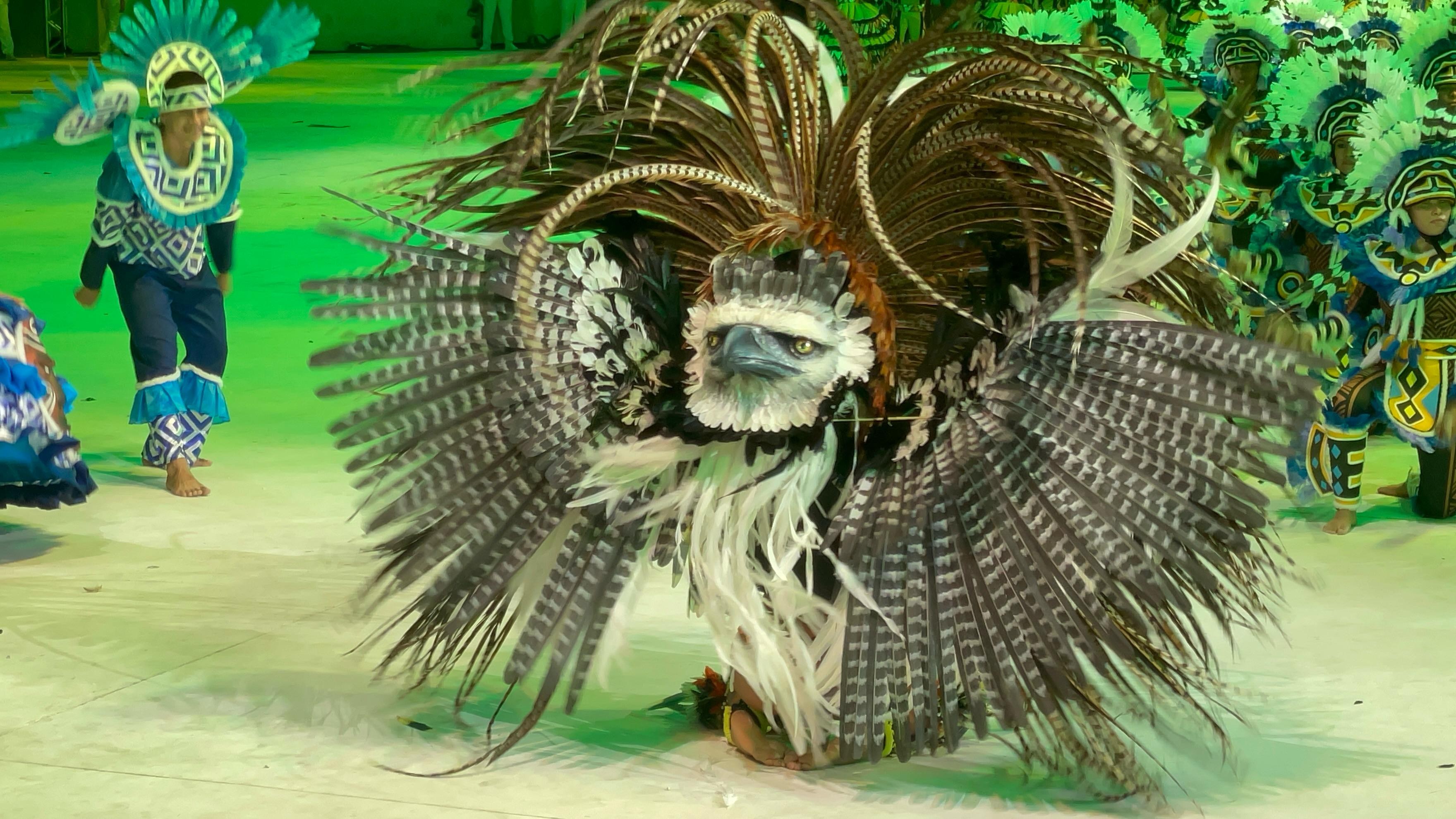 Marciele Albuquerque se transforma em gavião na estreia do Caprichoso no Festival de Parintins 2025