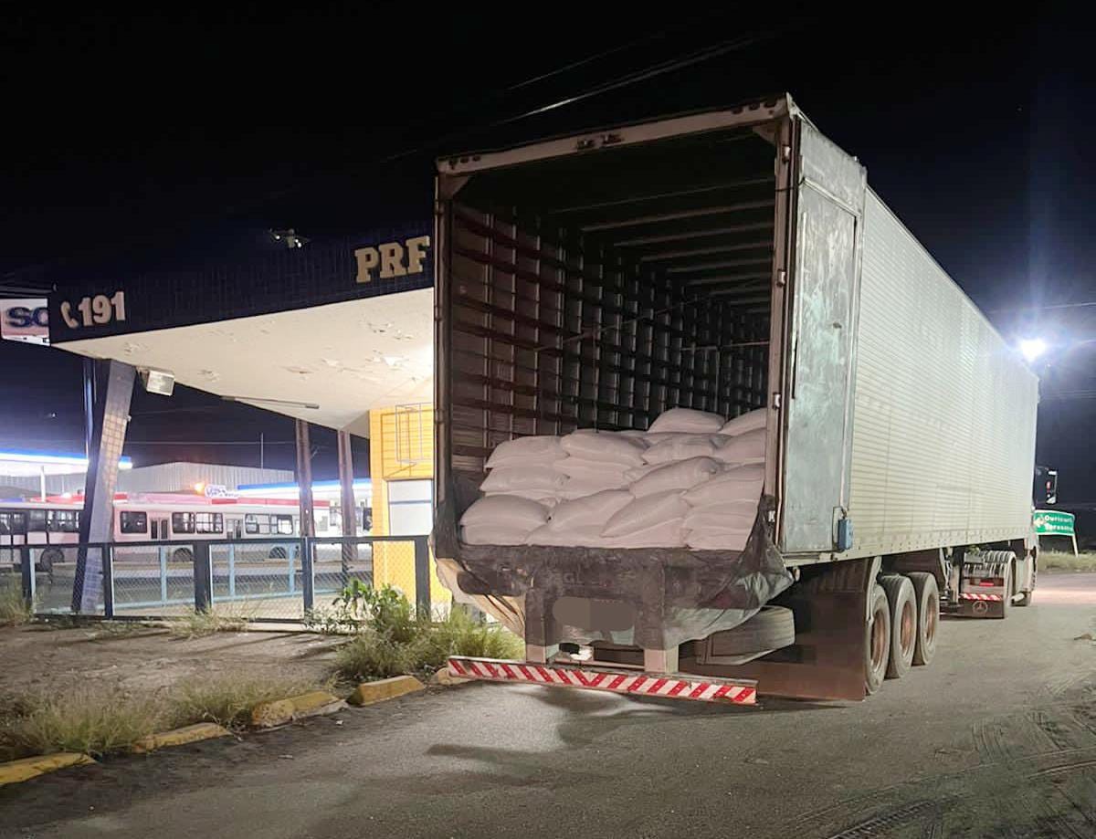 PRF flagra caminhões transportando gesso sem documentação em Salgueiro