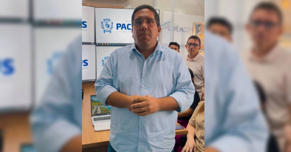 Prefeito de Pacajus, Bruno Figueiredo, quer que estudantes façam trabalho voluntário para utilizar serviço de ônibus fornecido pela prefeitura — Foto: Reprodução
