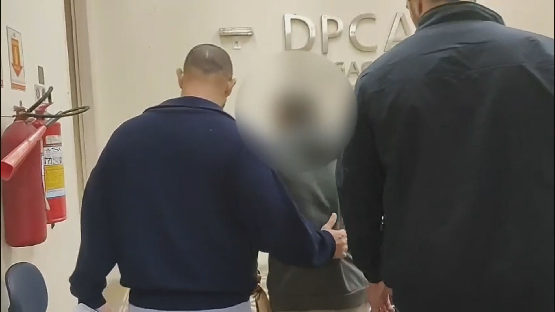 Ex-funcionário de escola é preso por abusar de aluna de 10 anos e da própria bisneta em Niterói
