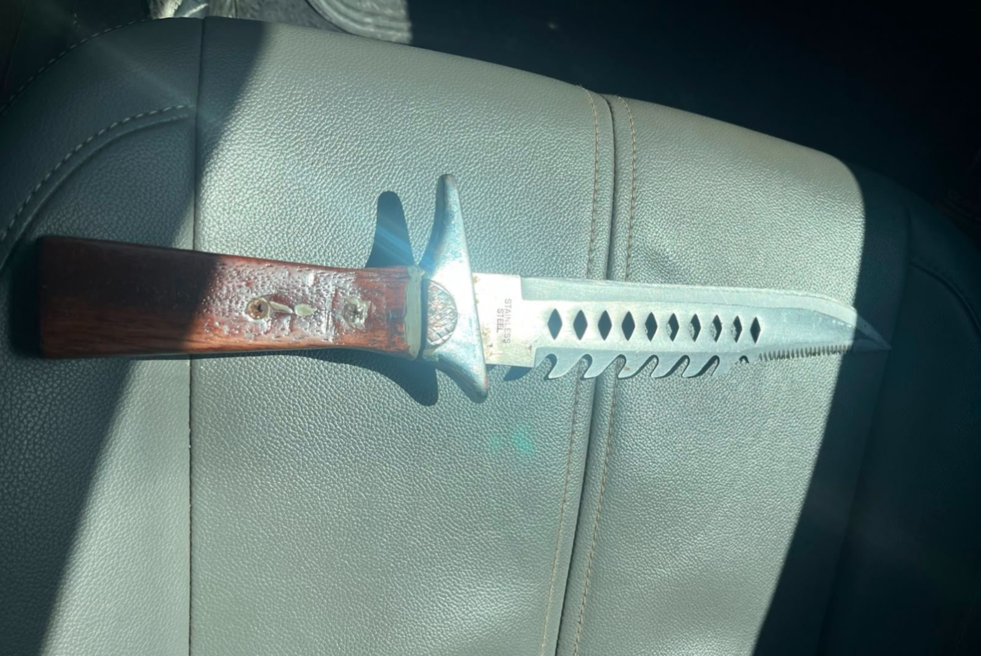 Homem é detido após ameaçar pai com faca dentro de casa em Boa Vista