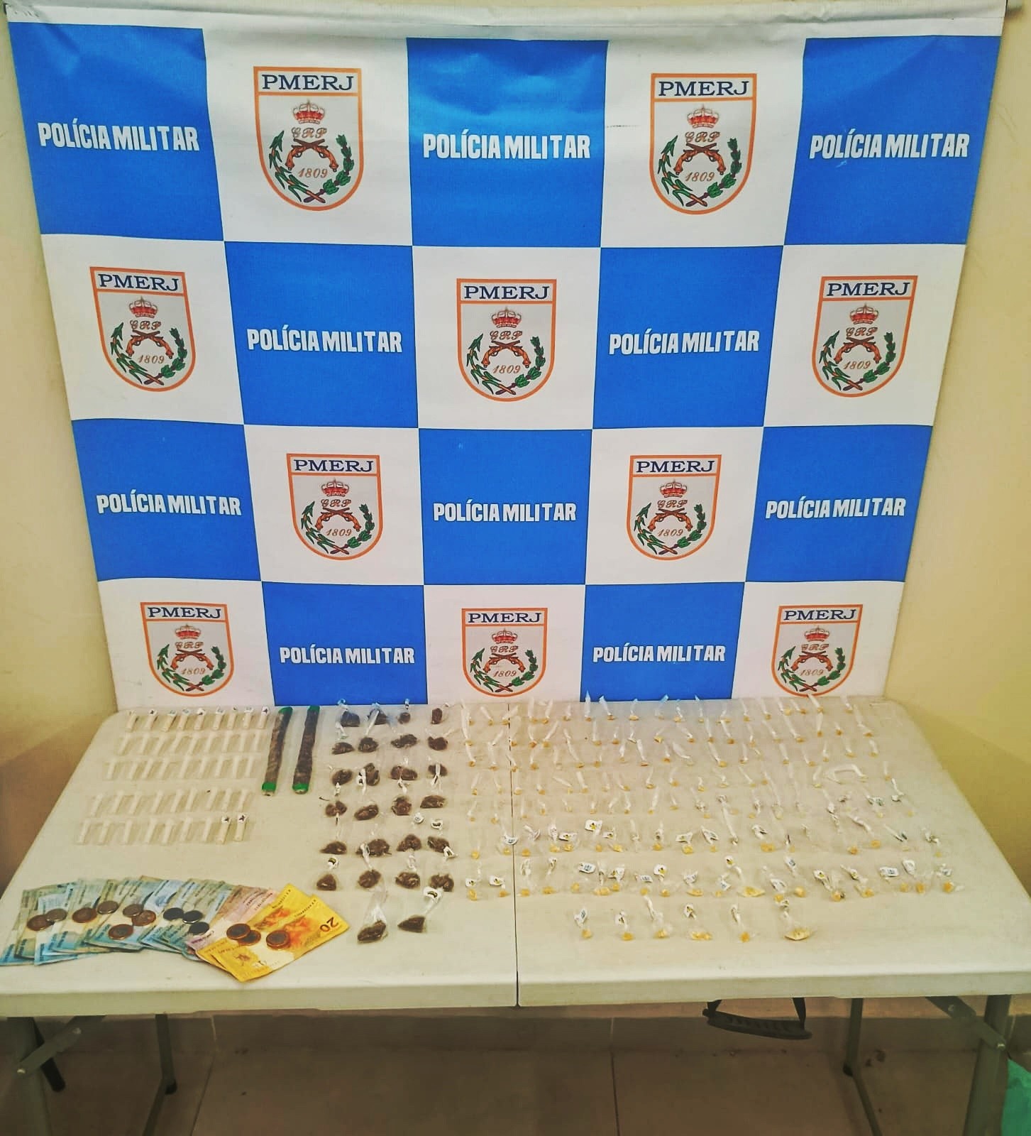 Homem é preso por tráfico de drogas em Volta Redonda 