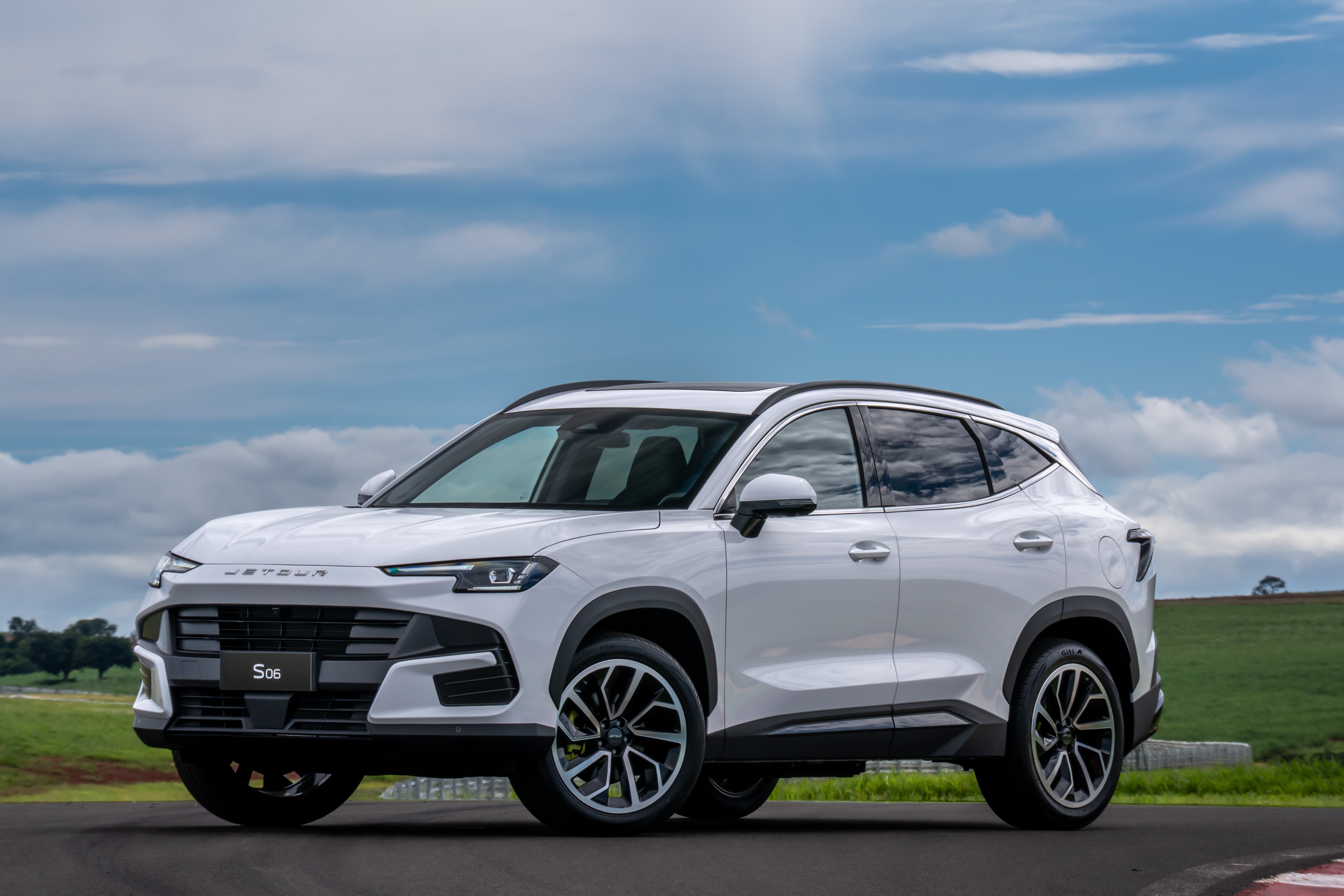 Jetour chega ao Brasil com SUVs híbridos a partir de R$ 199 mil | G1
