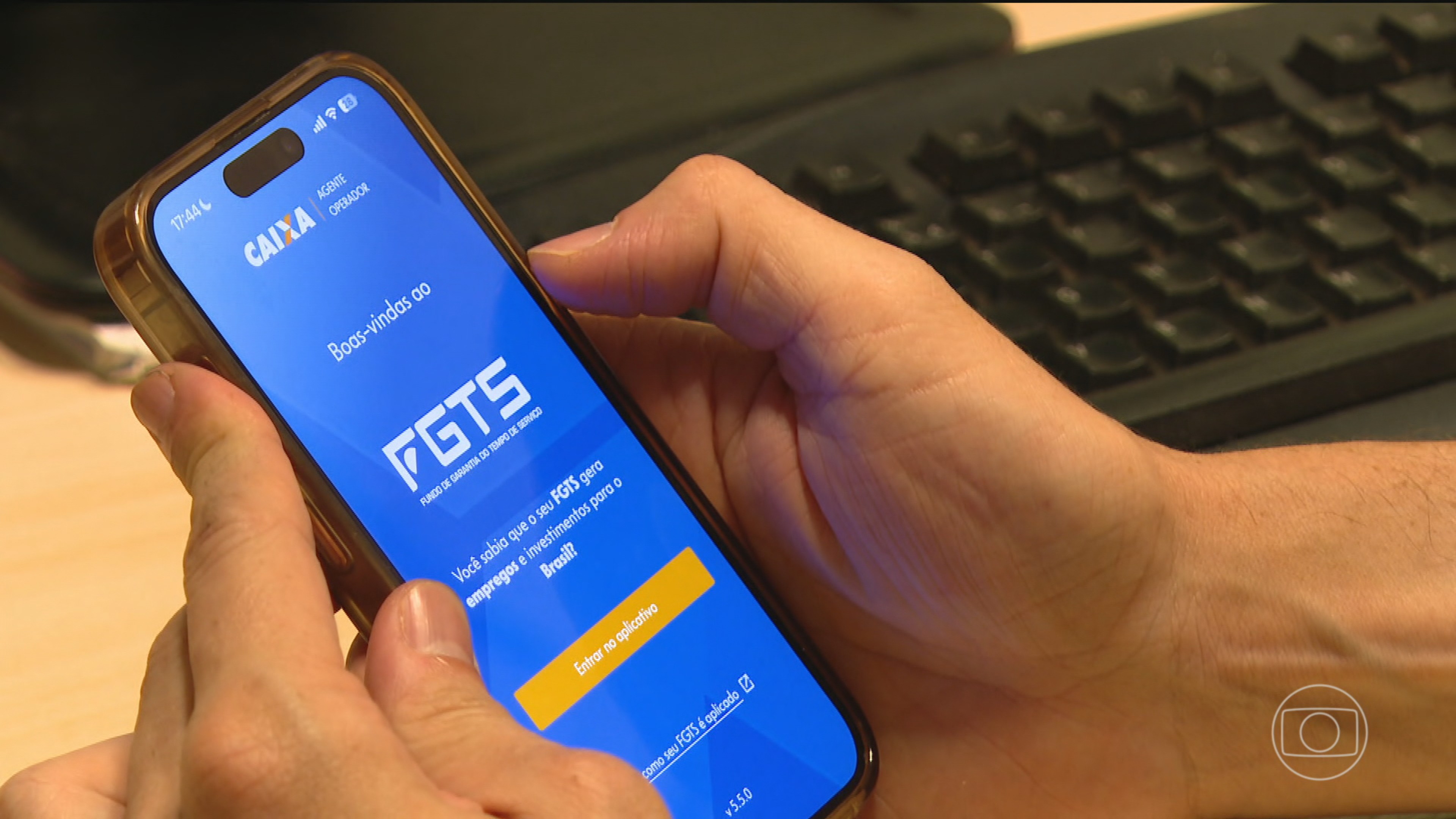 Celular vira a principal forma de sacar o FGTS; saiba em quais situações o resgate é permitido