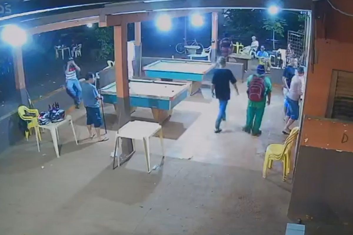 VÍDEO: Homem é preso suspeito de matar idoso a facadas em bar de Campo Grande
