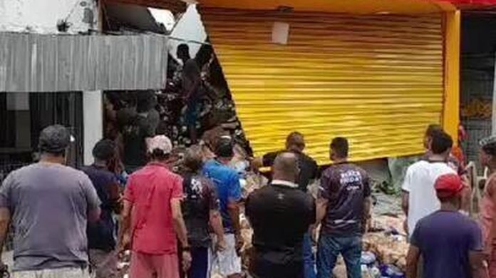 Parte do teto de restaurante que atende população de rua no Recife desaba e  deixa duas pessoas feridas, Pernambuco