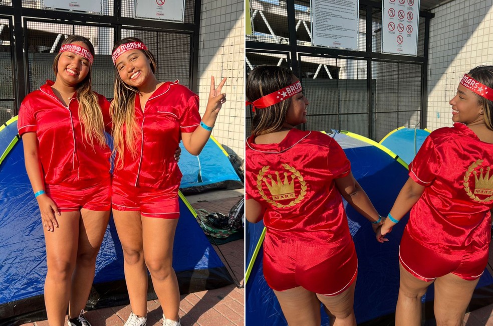 As irmãs Thamara e Thaynara Mangia, de 23 anos, com pijama inspirado em figurino de Bruno Mars — Foto: Luana Alves/ TV Globo