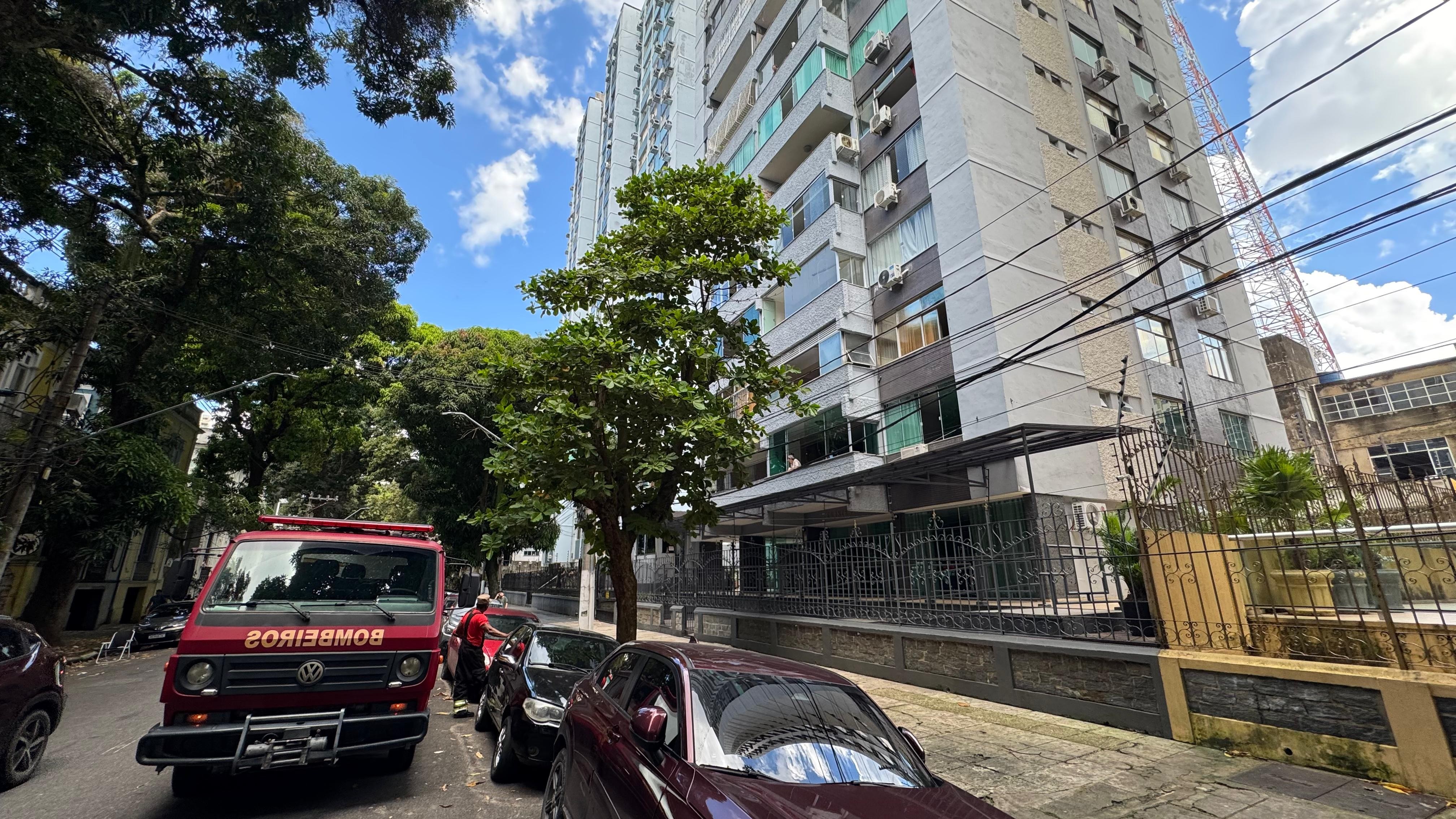 Elevador despenca em prédio e Bombeiros fazem resgate em Belém