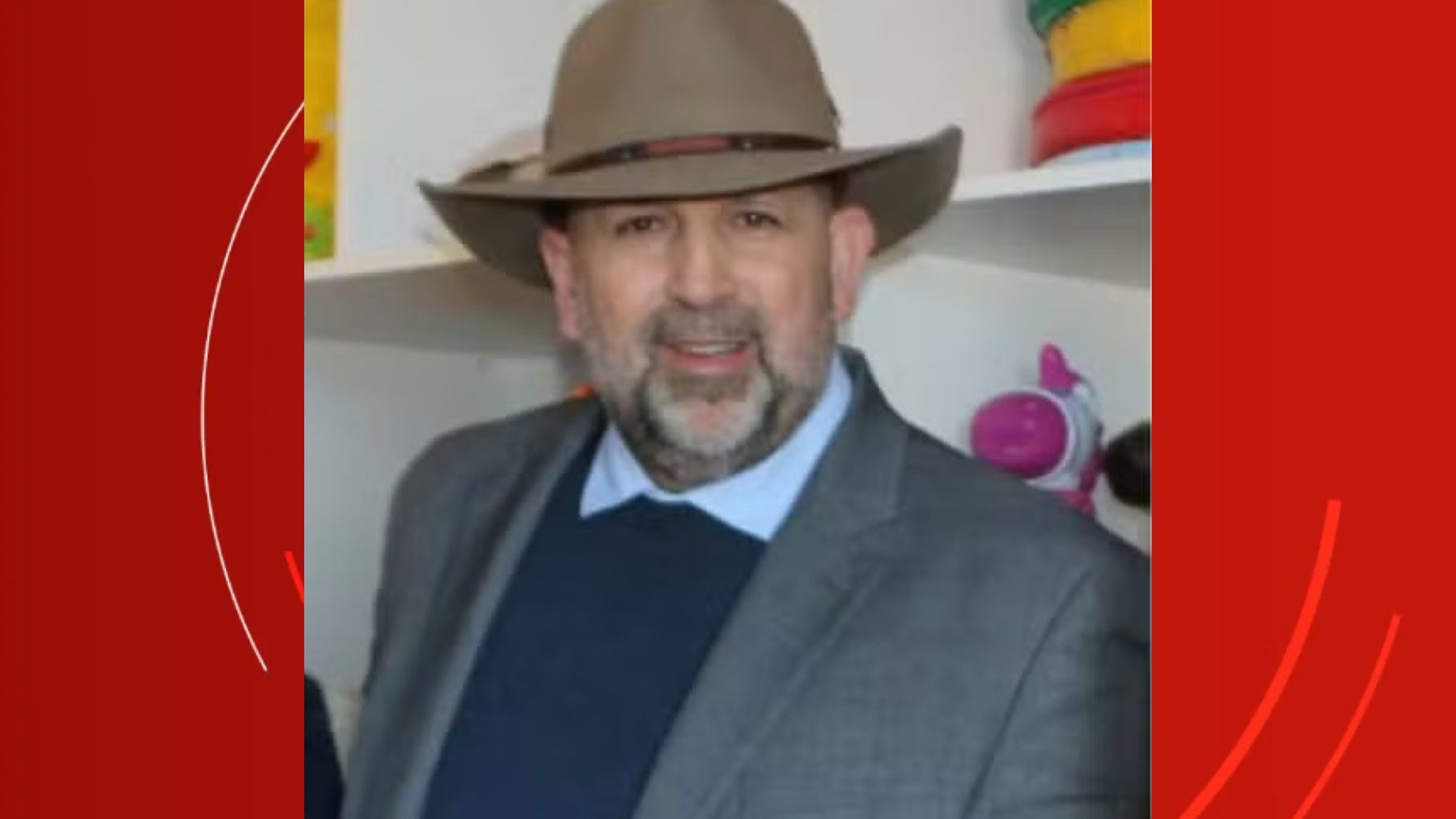 Ex-apresentador de TV preso por receber fotos íntimas de bebês é indiciado por estupro, assédio e extorsão contra funcionários, no Paraná