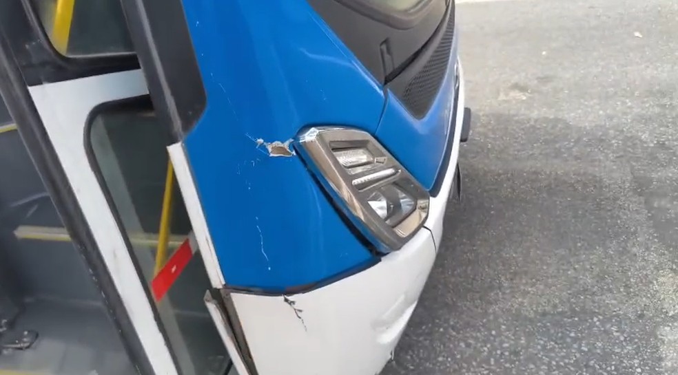 Ônibus atropela mulher no Parque Solon de Lucena, em João Pessoa — Foto: Reprodução/TV Cabo Branco