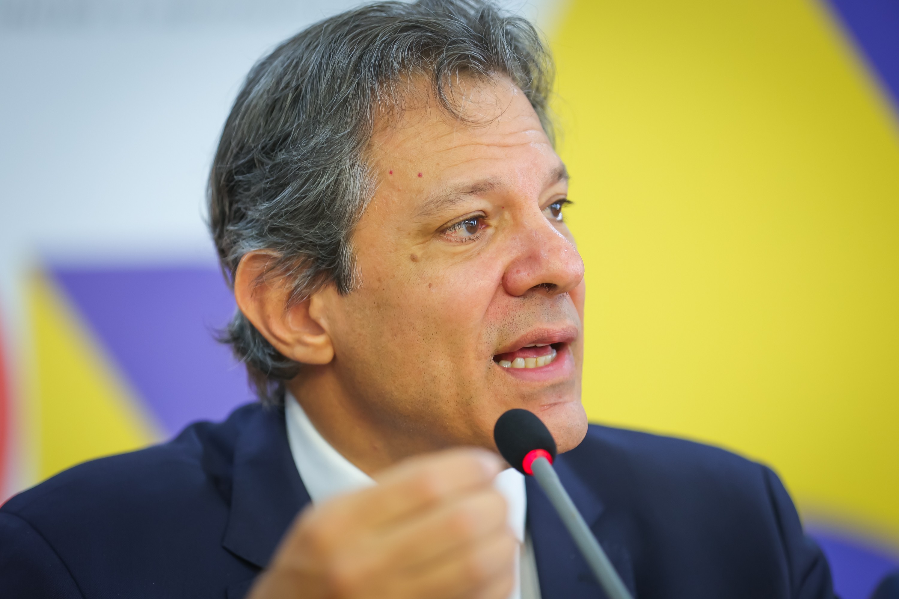 Haddad diz que política de juros conduzida pelo BC não pode 'jogar o país' em uma recessão