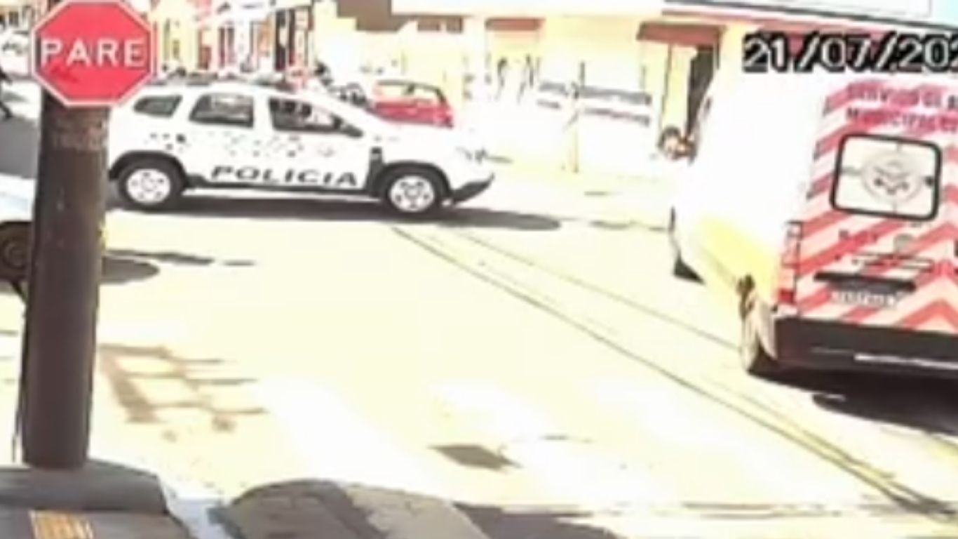 VÍDEO mostra mulher sendo atropelada por moto na faixa de pedestres em Indaiatuba