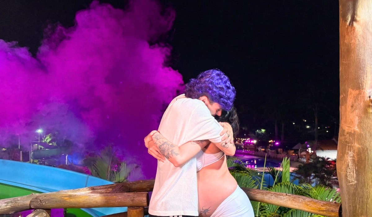 Chá revelação em 'vulcão' de resort no interior de SP transforma anúncio em 'algo cinematográfico' e viraliza nas redes sociais