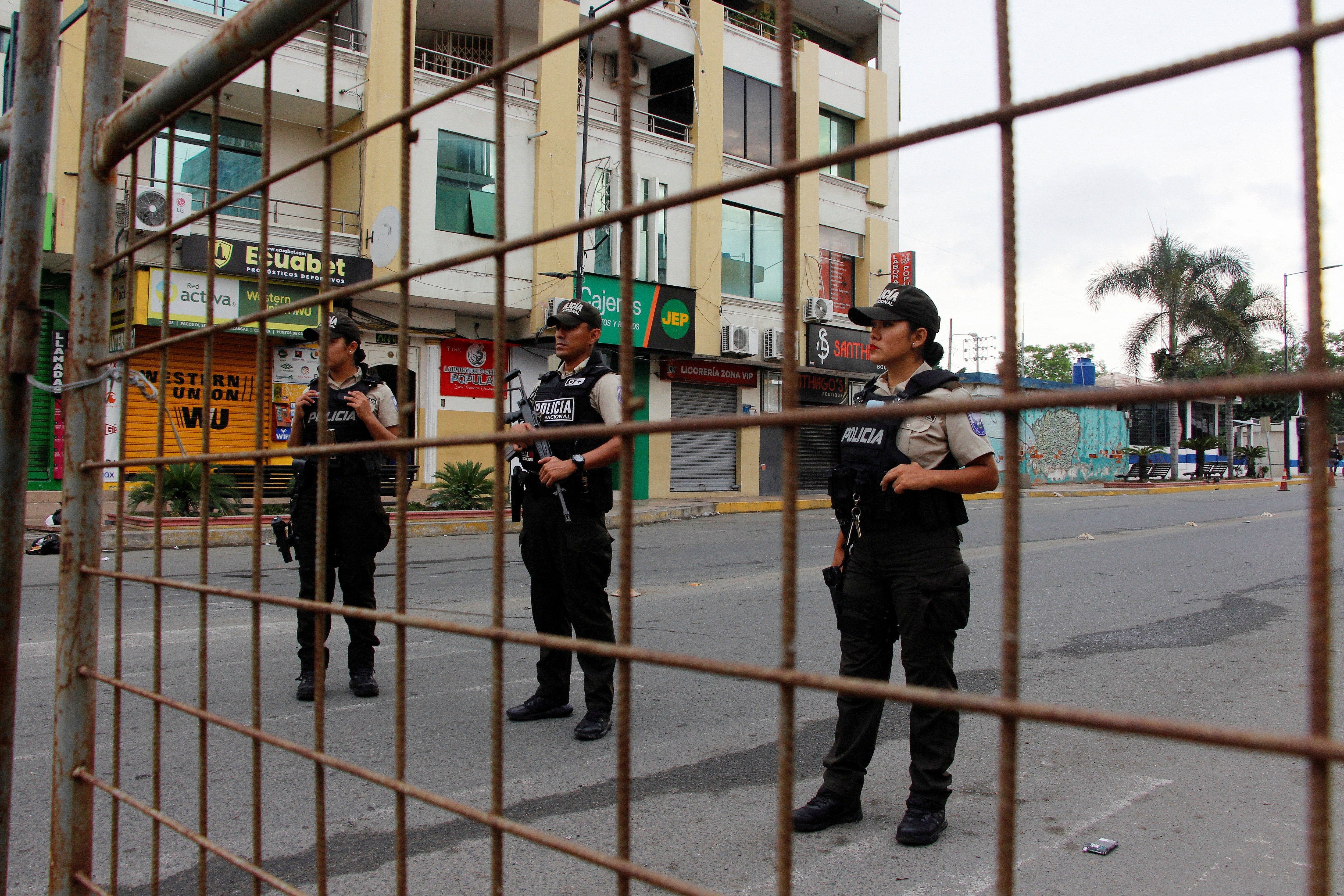 Todos os funcionários carcerários feitos reféns no Equador foram libertados, afirma autoridade local