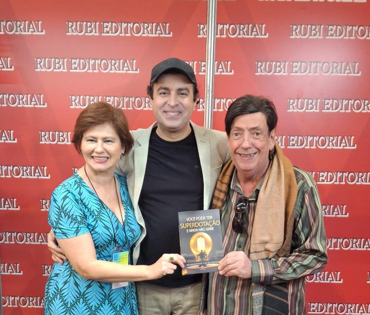 Escritor alagoano lança segundo livro durante Bienal Internacional, no Rio de Janeiro