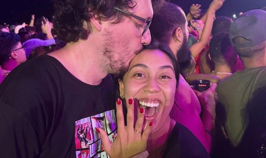 Curitibano pede namorada em casamento durante show de Lady Gaga em Copacabana: 'Suando frio de nervoso'