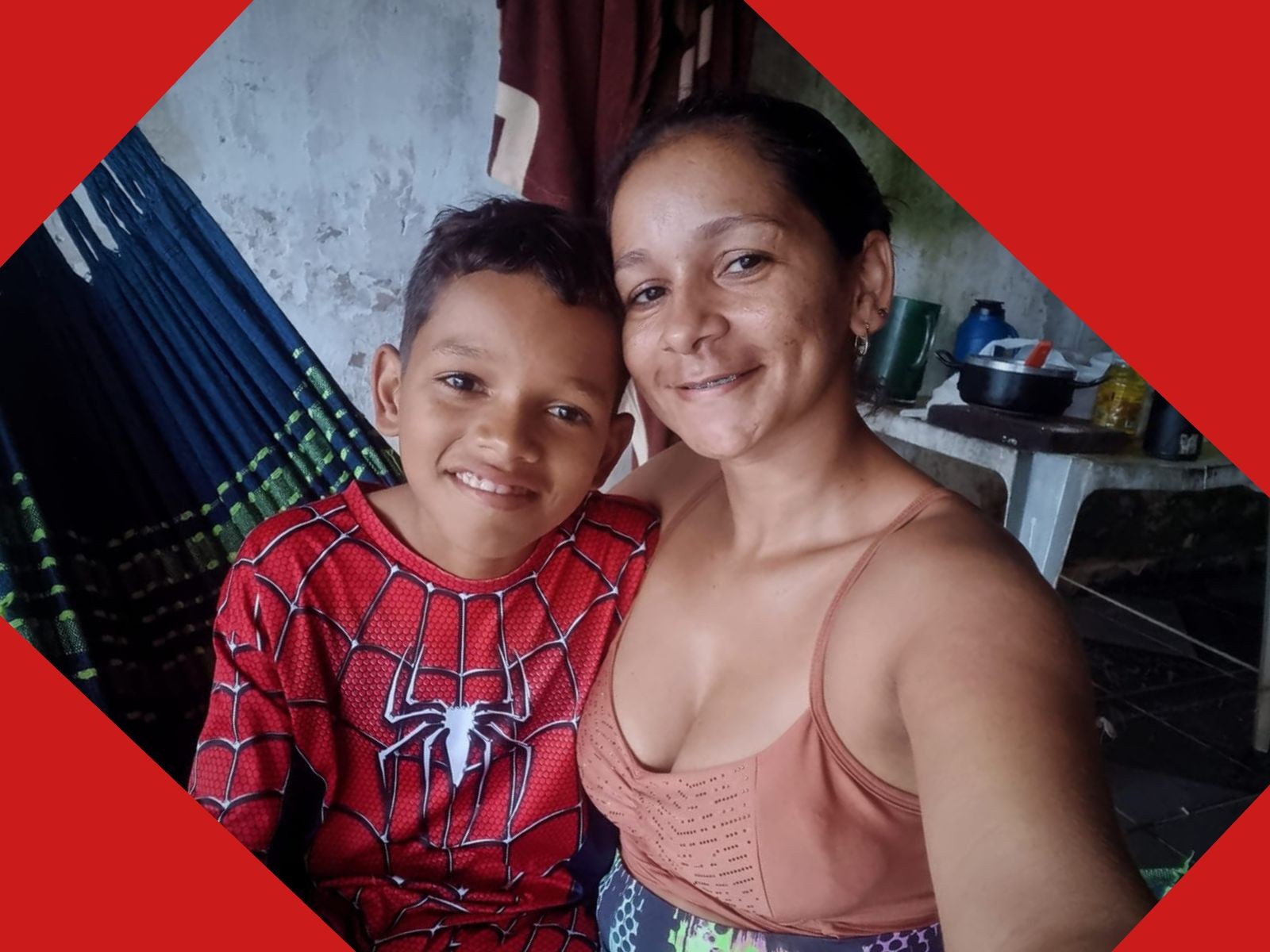 Adolescente que vende doces para ajudar família tem casa alagada no dia do aniversário no AC: 'Era para ser feliz, foi triste'