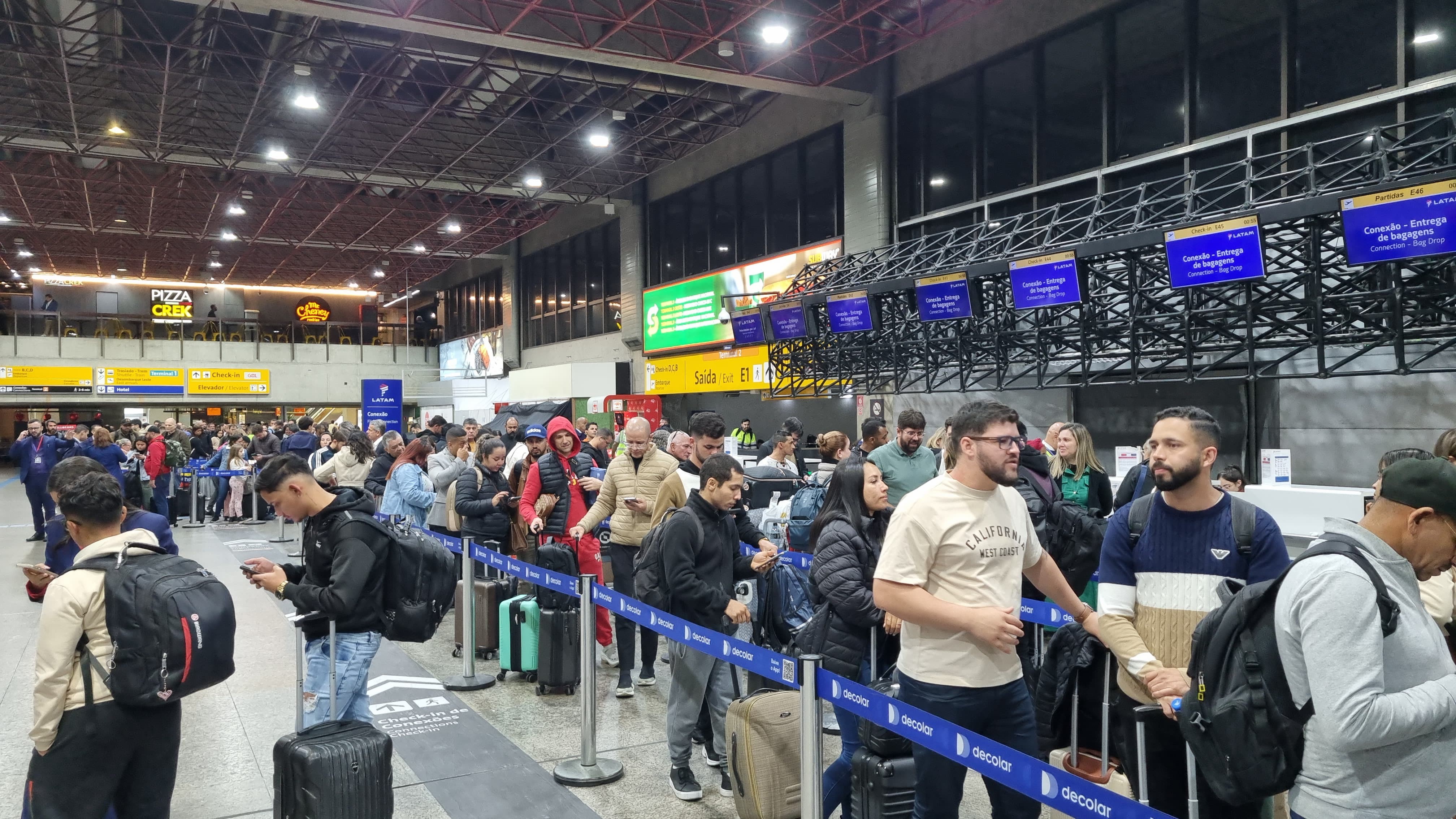 Aeroporto de Guarulhos tem pousos e decolagens interrompidos por presença de drones  